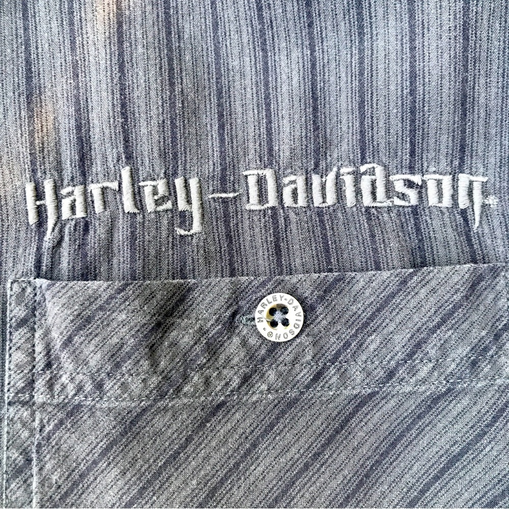 Harley-Davidson shirt mens size medium.